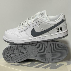 Supreme x Nike Dunk SB DUNK LOW PRO OG QS White Shoes