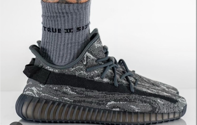 Yeezy Boost 350 V2 Dark Salt